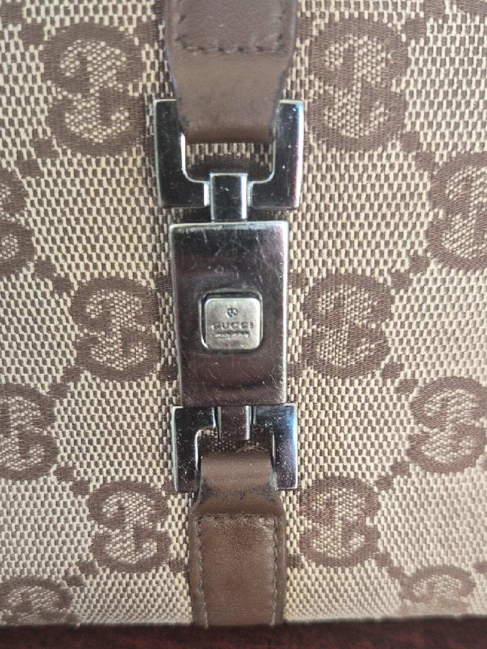 Bundle Gucci Wallet And Make Up Bag For Only $95 - Picture 2 of 16
